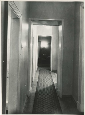 Лот из восьми фотографий работы Н. Грановского... М., 1950–1951.